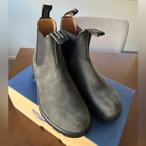 NEW IN BOX • Blundstone 587 Rustic Black Boots • 10 Women’s / 8 Men’s / 7 AUS